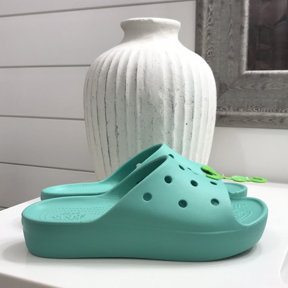 FINAL PRICE! NWOT crocs classic platform slide Sz 8